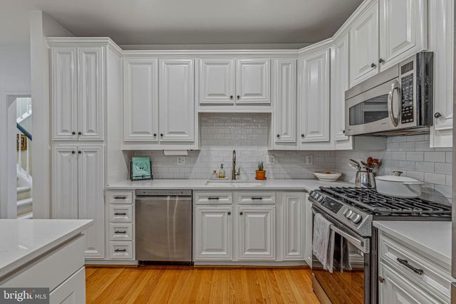 9412 REGENCY CREST DR, Vienna, VA 22181