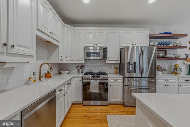 9412 REGENCY CREST DR, Vienna, VA 22181