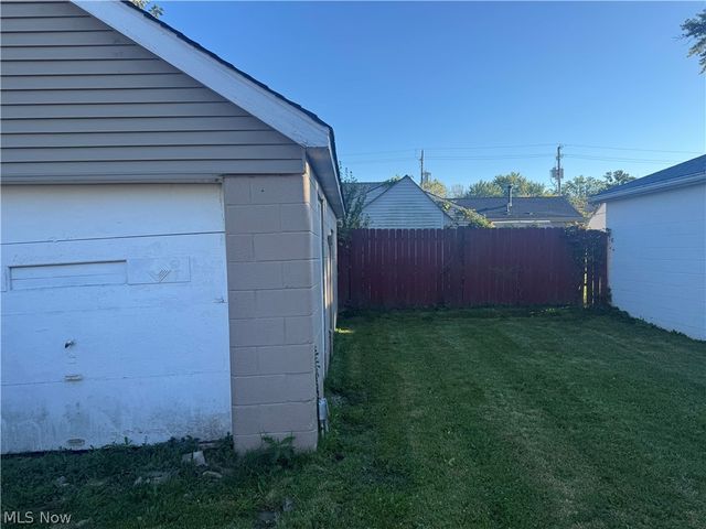 12301 Carrington Avenue, Cleveland, OH 44135