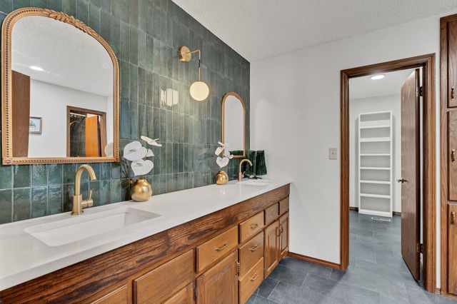 8405 S Ida St, Haysville, KS 67060