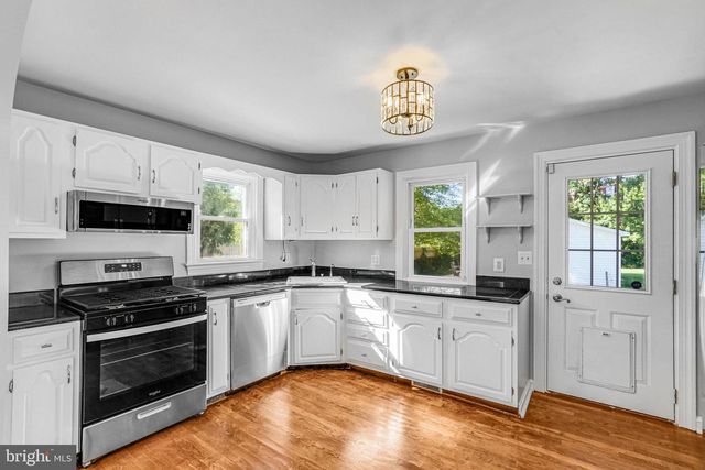 8230 GREGORY DR, Alexandria, VA 22309