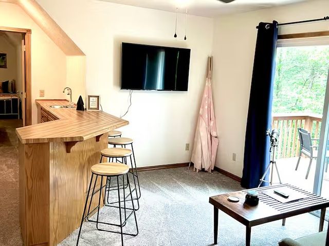 1 Thomas Circle, Eureka Springs, AR 72631