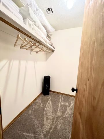 1 Thomas Circle, Eureka Springs, AR 72631