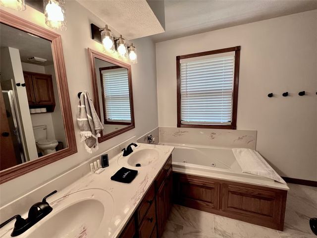 1 Thomas Circle, Eureka Springs, AR 72631