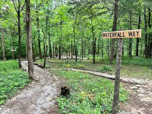 1 Thomas Circle, Eureka Springs, AR 72631