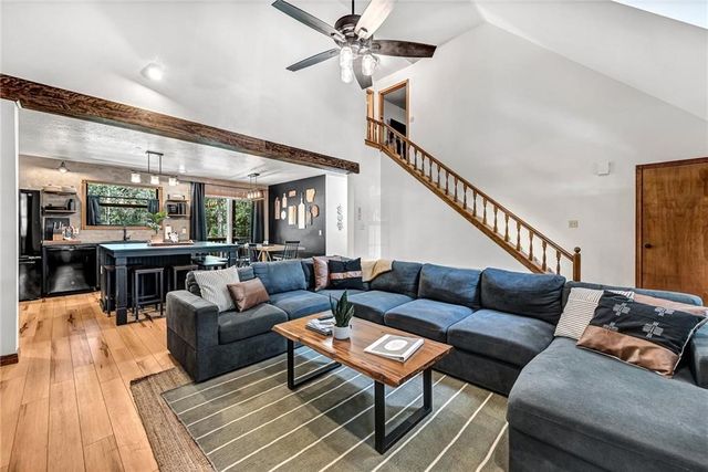 1 Thomas Circle, Eureka Springs, AR 72631