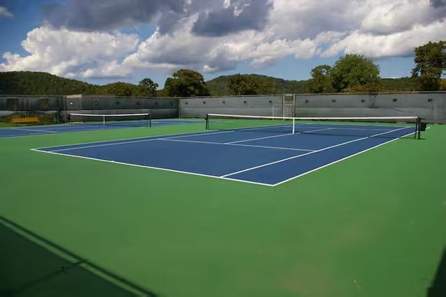 1 Thomas Circle, Eureka Springs, AR 72631