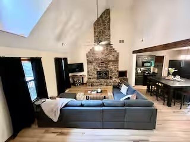 1 Thomas Circle, Eureka Springs, AR 72631