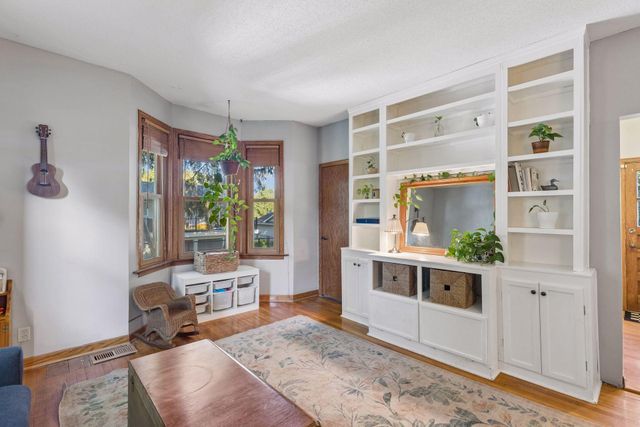 239 Oakwood Drive, Shoreview, MN 55126
