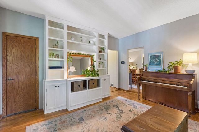 239 Oakwood Drive, Shoreview, MN 55126
