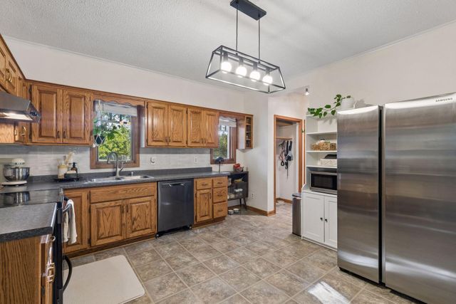 239 Oakwood Drive, Shoreview, MN 55126