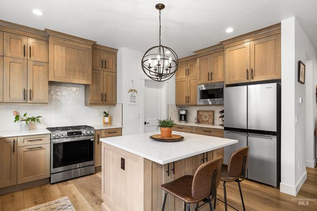 10418 W Shields Ave, Garden City, ID 83714