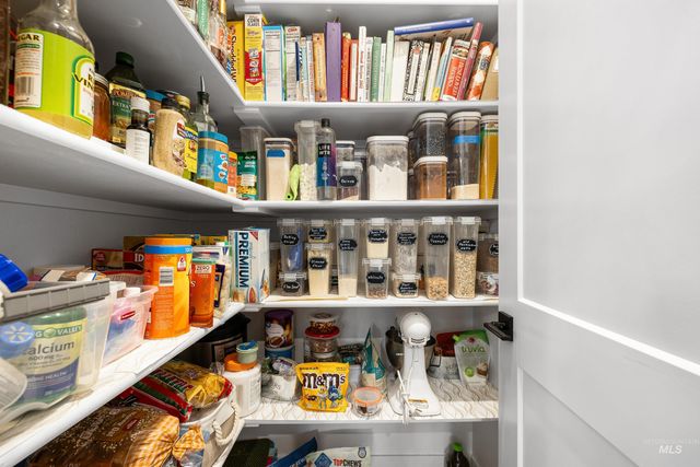 10418 W Shields Ave, Garden City, ID 83714