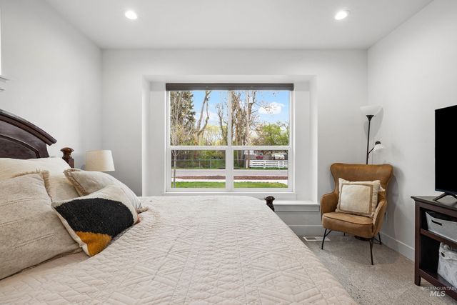 10418 W Shields Ave, Garden City, ID 83714