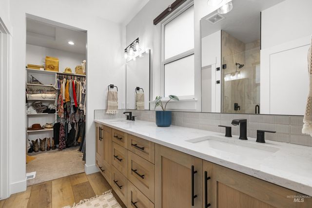 10418 W Shields Ave, Garden City, ID 83714