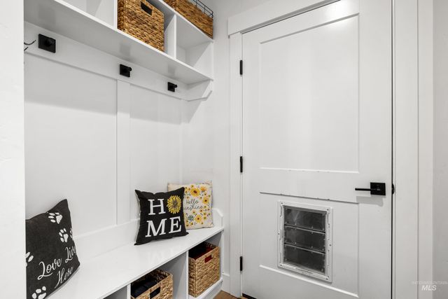 10418 W Shields Ave, Garden City, ID 83714