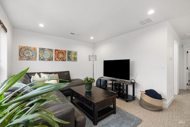 10418 W Shields Ave, Garden City, ID 83714