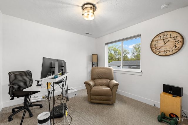 10418 W Shields Ave, Garden City, ID 83714