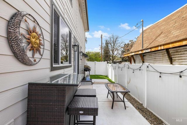 10418 W Shields Ave, Garden City, ID 83714