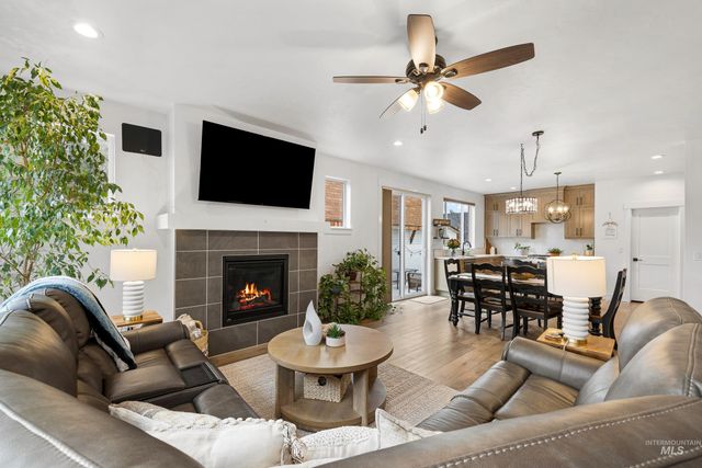 10418 W Shields Ave, Garden City, ID 83714