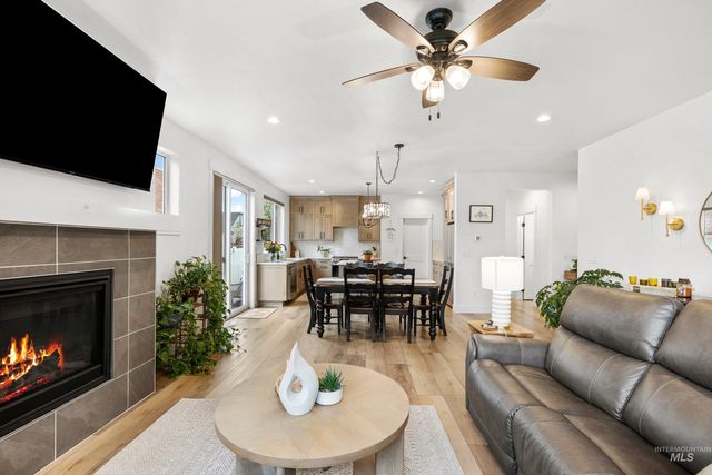 10418 W Shields Ave, Garden City, ID 83714