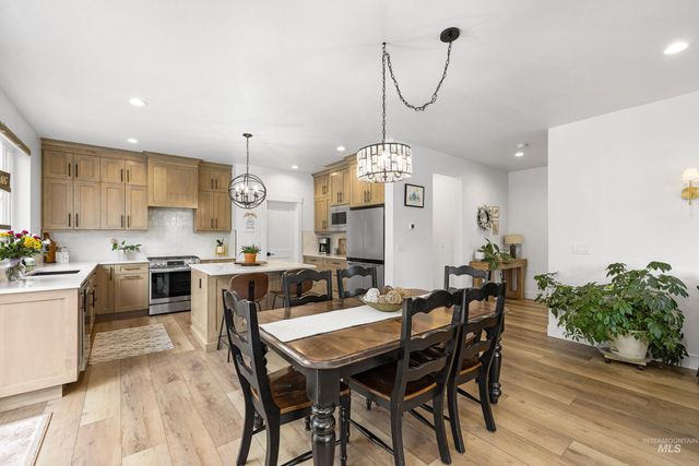 10418 W Shields Ave, Garden City, ID 83714