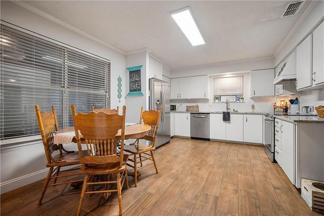 10801 Meadow Lane W, Irvington, AL 36544