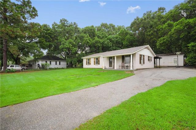10801 Meadow Lane W, Irvington, AL 36544