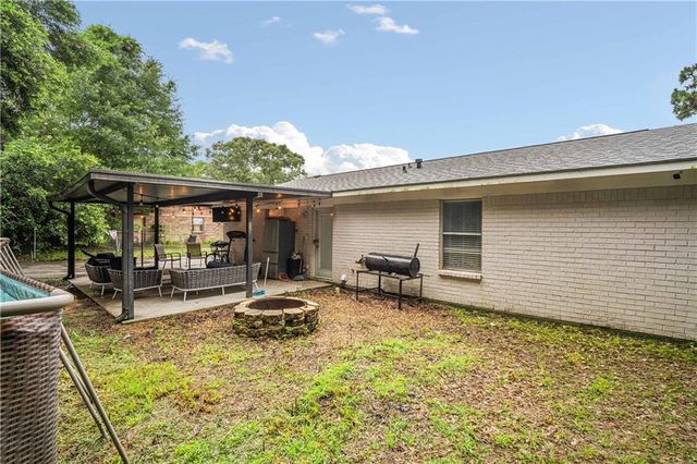 10801 Meadow Lane W, Irvington, AL 36544
