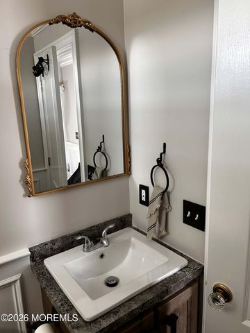 10 Avenue B, Hazlet, NJ 07734
