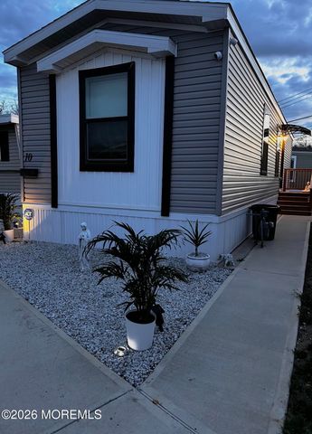 10 Avenue B, Hazlet, NJ 07734