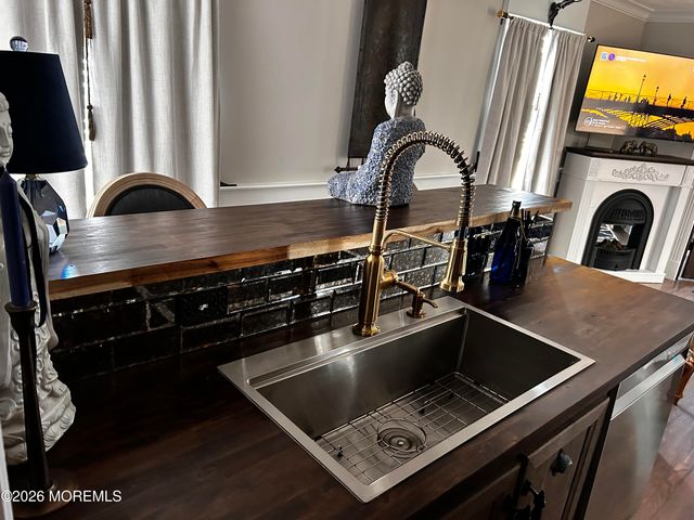 10 Avenue B, Hazlet, NJ 07734