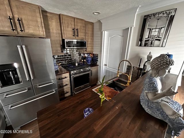 10 Avenue B, Hazlet, NJ 07734