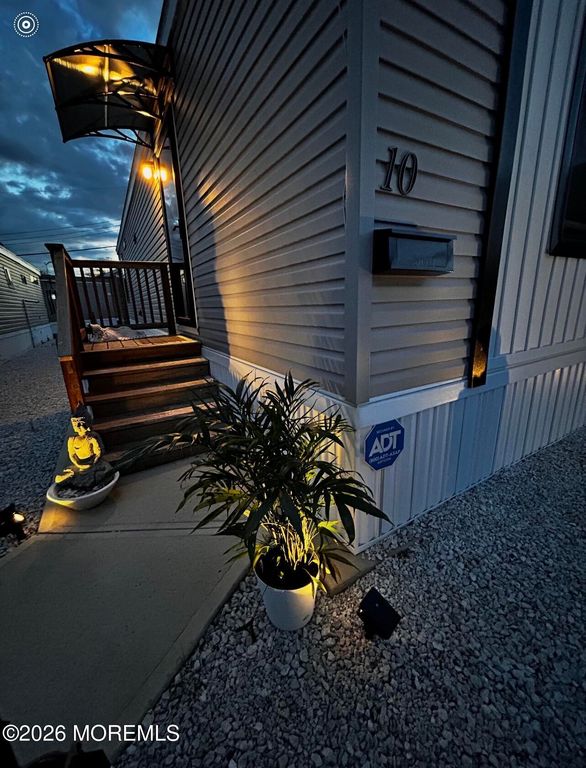10 Avenue B, Hazlet, NJ 07734