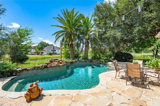 2207 Southern Hills Drive, League City, TX 77573