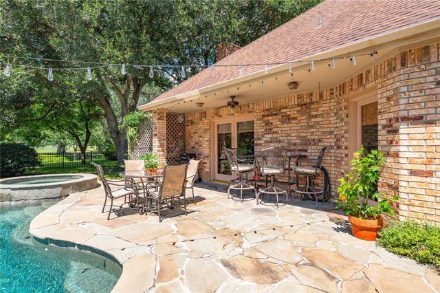 2207 Southern Hills Drive, League City, TX 77573