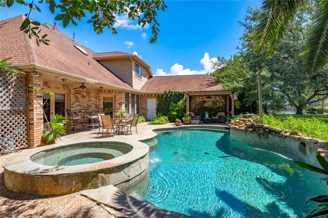2207 Southern Hills Drive, League City, TX 77573