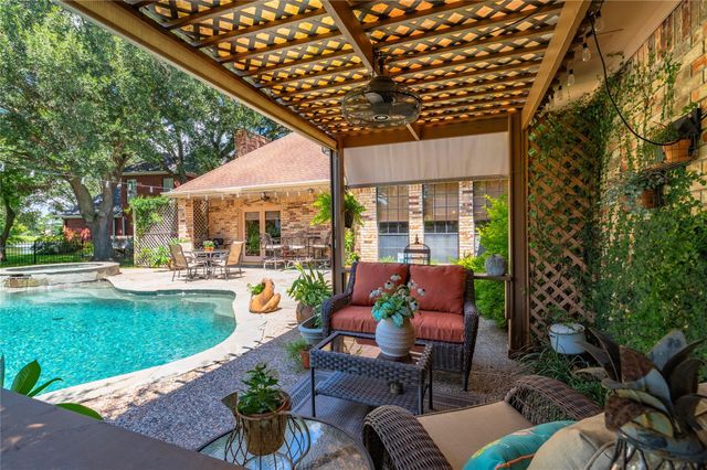 2207 Southern Hills Drive, League City, TX 77573