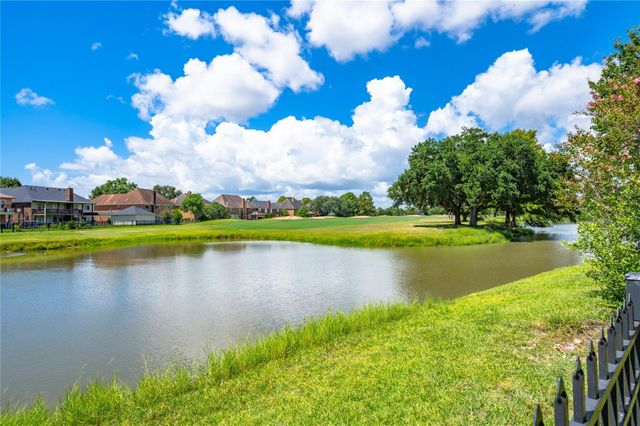 2207 Southern Hills Drive, League City, TX 77573