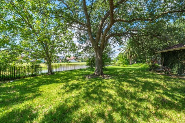 2207 Southern Hills Drive, League City, TX 77573