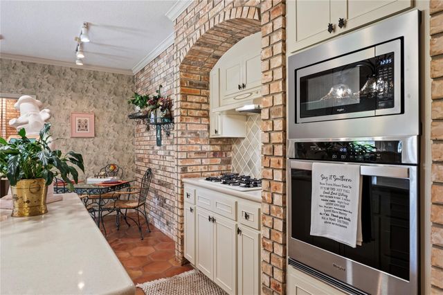 2207 Southern Hills Drive, League City, TX 77573