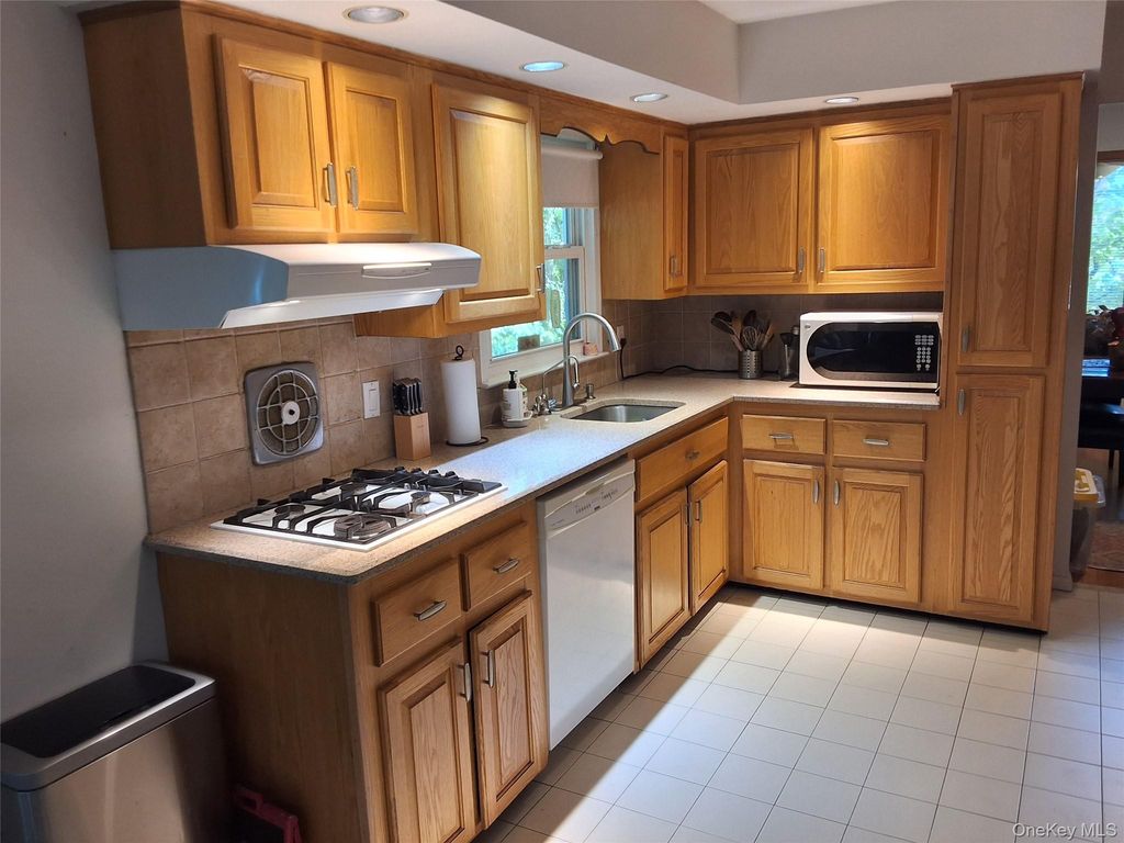 6 Strathmore Drive, New City, NY 10956 — photo 5