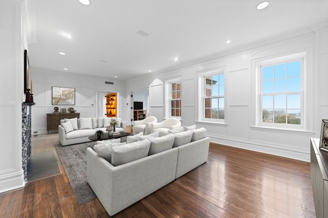 2600 N Lakeview Avenue 9B, Chicago, IL 60614