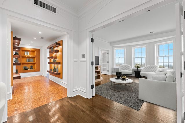 2600 N Lakeview Avenue 9B, Chicago, IL 60614