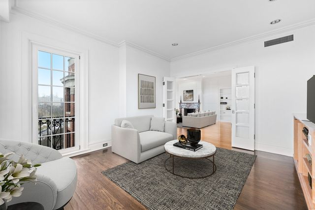 2600 N Lakeview Avenue 9B, Chicago, IL 60614