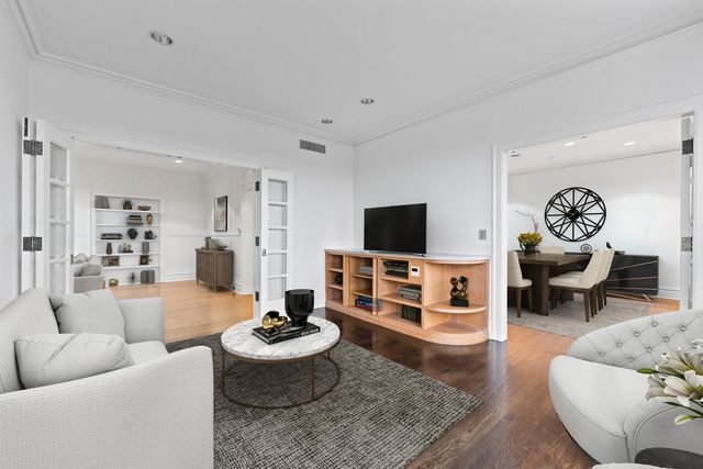 2600 N Lakeview Avenue 9B, Chicago, IL 60614