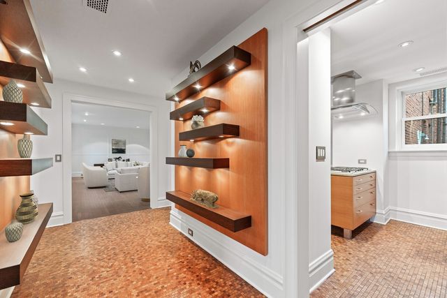 2600 N Lakeview Avenue 9B, Chicago, IL 60614