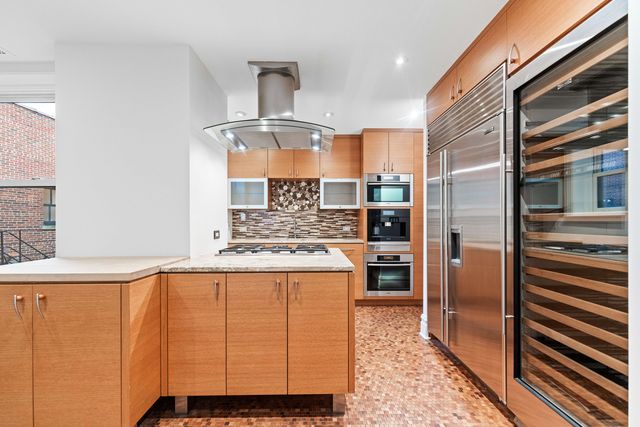 2600 N Lakeview Avenue 9B, Chicago, IL 60614