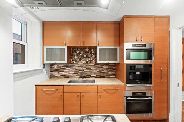 2600 N Lakeview Avenue 9B, Chicago, IL 60614