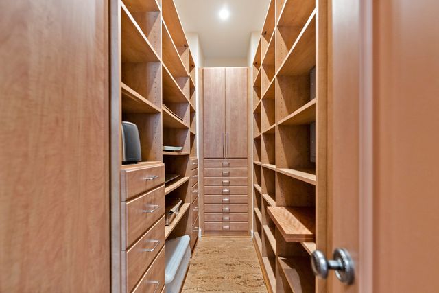 2600 N Lakeview Avenue 9B, Chicago, IL 60614